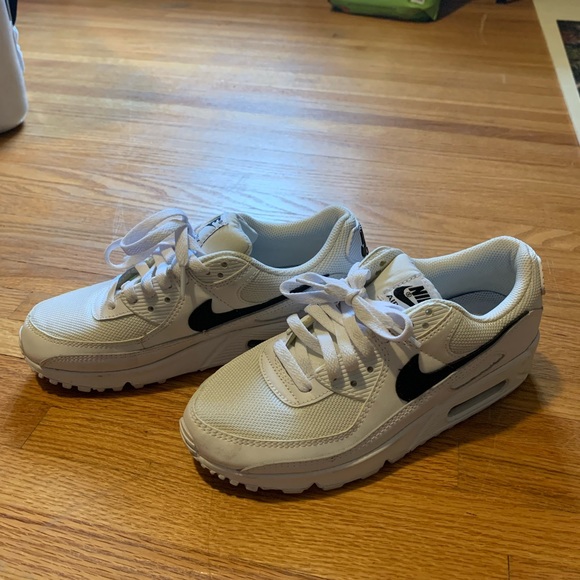Nike Shoes - Size 8 new Nike air tennis shoes
